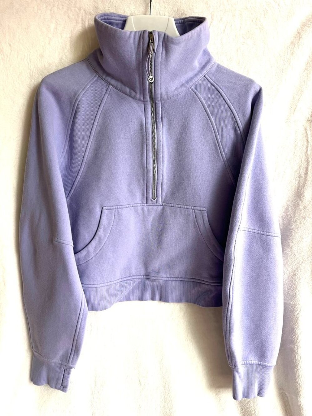 lululemon women’s cropped half-zip pullover/jacket in a light lavender/lilac col